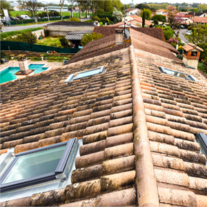 Faites appel à Clarion Couverture Zinguerie, couvreur zingueur pour la pose de votre fenêtre de toit, vélux Colomiers, Tournefeuille, Blagnac, Cornebarrieu, Beauzelle, Mondonville