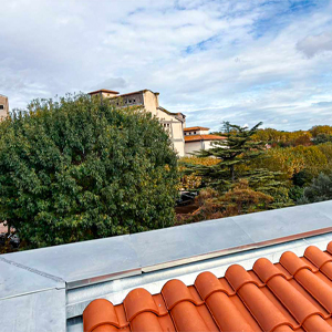 Dessus de mur pose entretien et rénovation sur Pibrac, Mondonville, Colomiers, Aussonne, Cornebarrieu avec CCZ artisan couvreur zingeur de métier et réputé