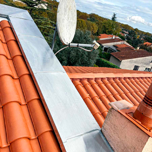 Dessus de mur pose entretien et rénovation sur Pibrac, Mondonville, Colomiers, Aussonne, Cornebarrieu avec CCZ artisan couvreur zingeur de métier et réputé