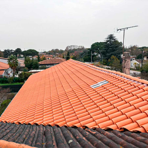 Fenêtre de toit, faitage à sec, retours de cheminée, solins, couverture en tuile, retours de vélux sur Pibrac, Mondonville, Colomiers, Aussonne, Cornebarrieu avec CCZ artisan couvreur zingeur de métier et réputé