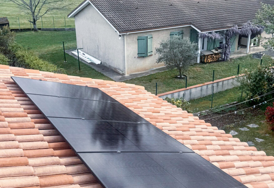 Spécialisés dans l’installation de panneaux photovoltaïques sur Cornebarrieu et l'Ouest Toulousain, la maintenance et la personnalisation de systèmes photovoltaïques, nous nous engageons à vous aider à optimiser votre production d’électricité ainsi que votre consommation énergétique grâce à la solution du panneau solaire photovoltaïque. Le tout en réduisant votre impact environnemental.